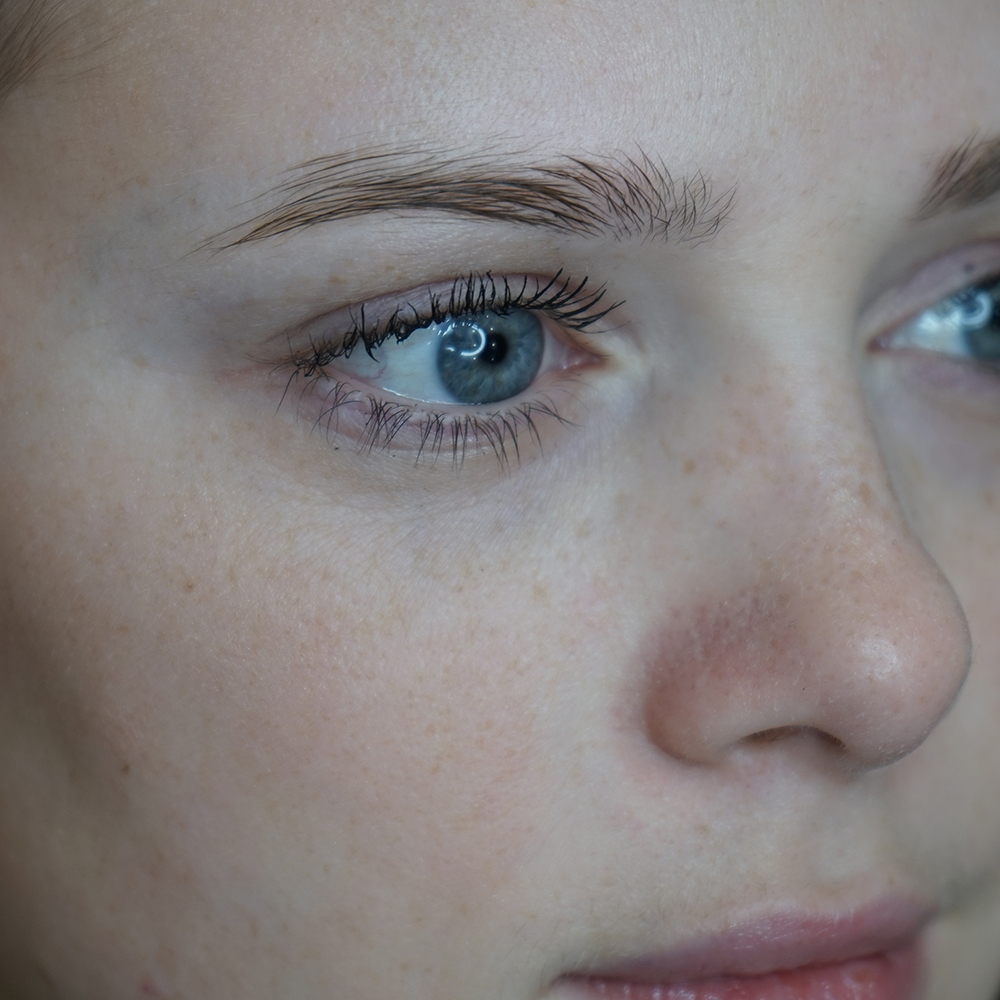 Оформление бровей пинцет